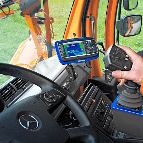 One-man mower equipment control mounted at the centre console